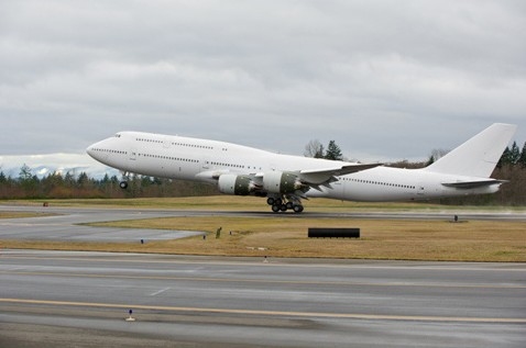 ȫ���׼ܽ������չ�˾747-8�͙C������a(ch��n)���w