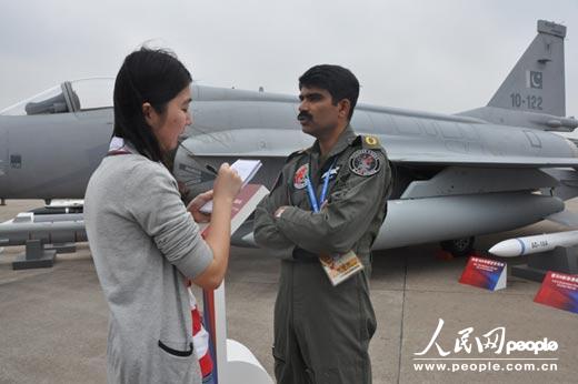 2012��11��15�����磬�ͻ�˹̹��܊����֩�롱���(du��)��ϯ�w�ІT Ahsan��У�ڵھŌ��Ї�(gu��)��չ�F(xi��n)��(ch��ng)��������W(w��ng)Ӣ��ӛ����ި�Ĳ��L��   �zӰ������W(w��ng)����ӛ��  ���D(zhu��n)��
